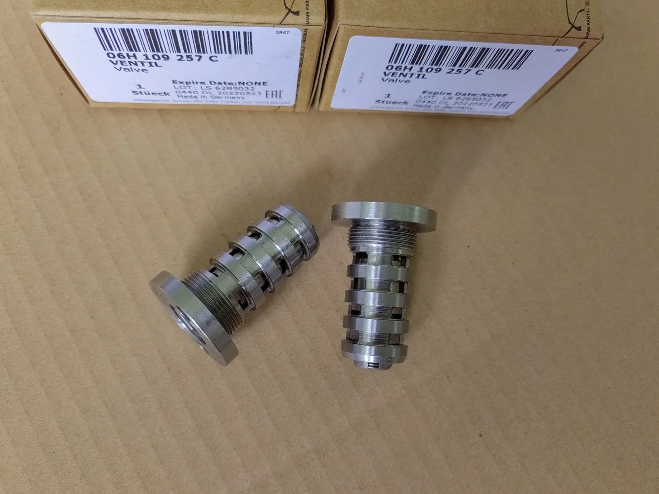 OEM 06H 109257 C 427000510 Электромагнитный клапан управления распределительным валом A для