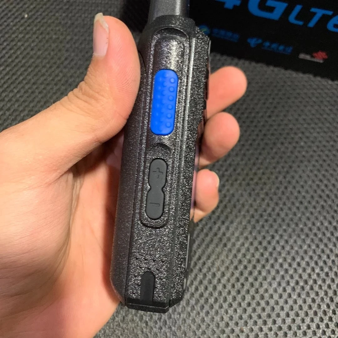 Free Earphones zello Phone 4g sim walkie talkie wifi blue tooth radio 6800mAH Ptt for Hunting Trolley Talki Poc Radio