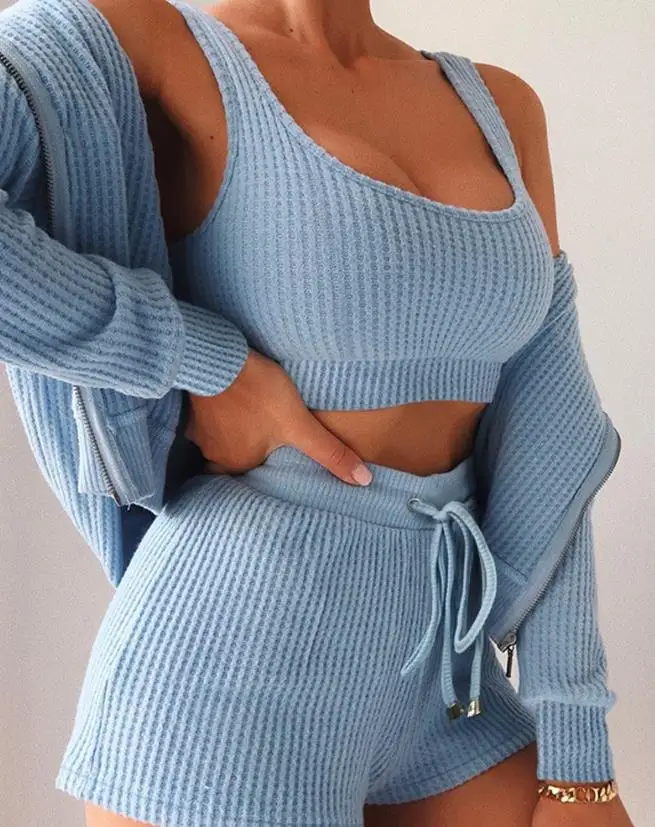 Рисунок 3 - Комплект из трех предметов с топом