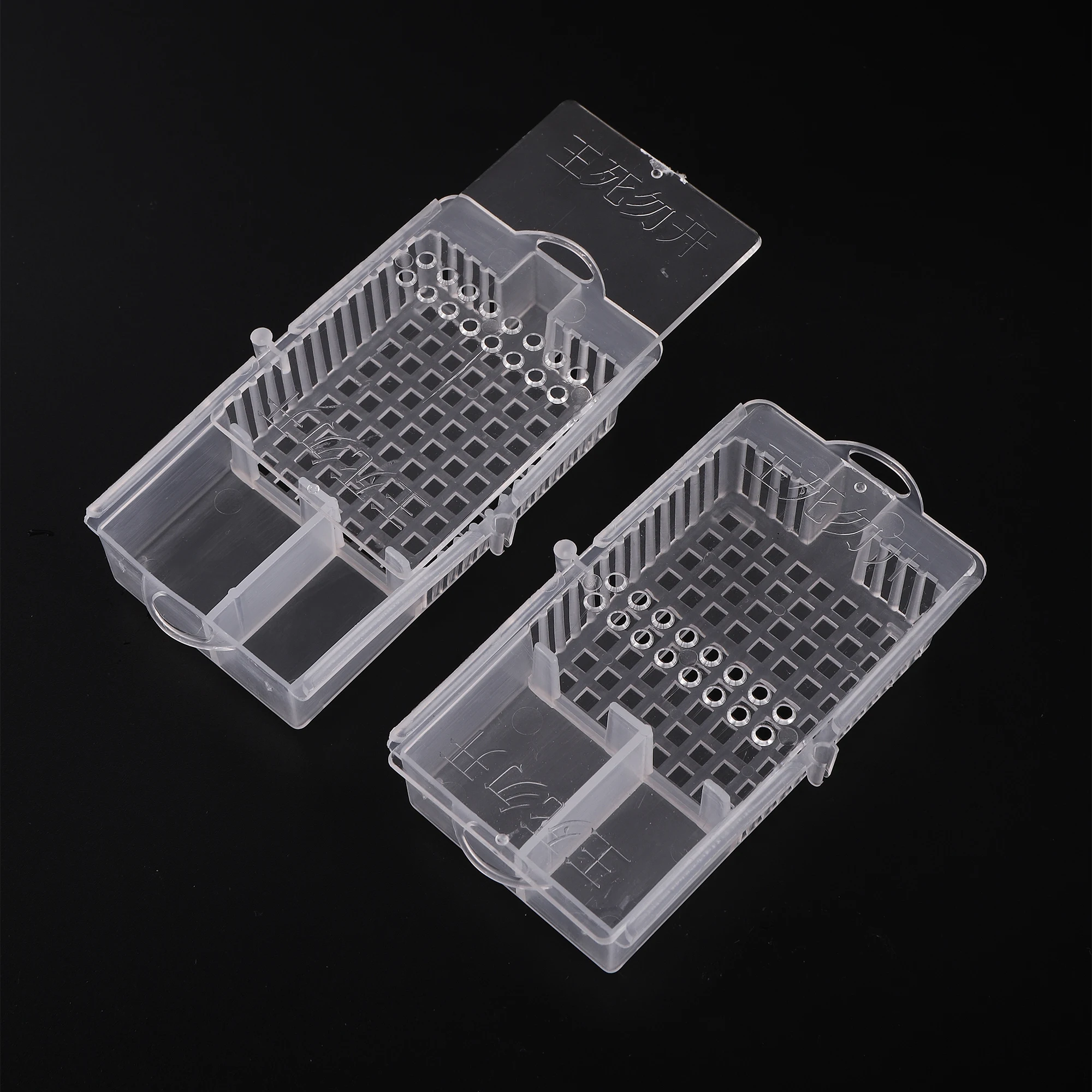100pcs Beekeeping Transport Cages White Bees Queen Post Room Cage Plastic King Prisoner Queen Bee Cage Apiculture Tools
