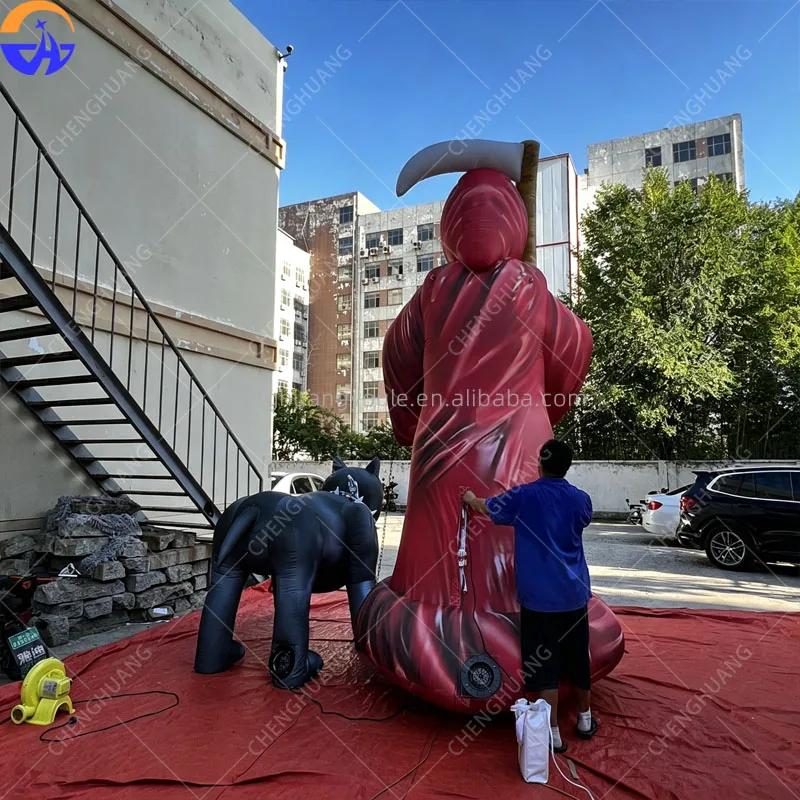 Фото Гигантская надувная фигура Жнеца и Стража (собаки) в стиле хоррор для Хэллоуина, декорации для бара, двора, уличных вечеринок и мероприятий, создающие атмосферу №4