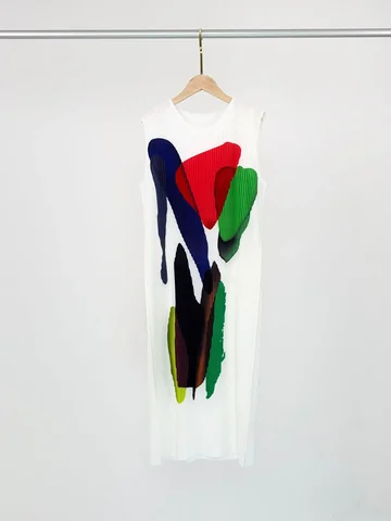 Оригинальное плиссированное платье Miyake, весеннее модное прямое платье миди-длины без рукавов с масляным принтом и разрезом сбоку, 2024