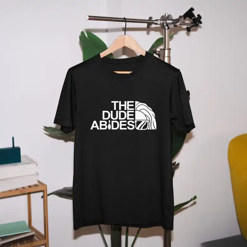 Фото Рубашка в стиле ретро The Dude Abides Bowling — дизайн цитаты «Большой Лебовски», футболка Лебовски, фильм «Кине Братья», фильм №2