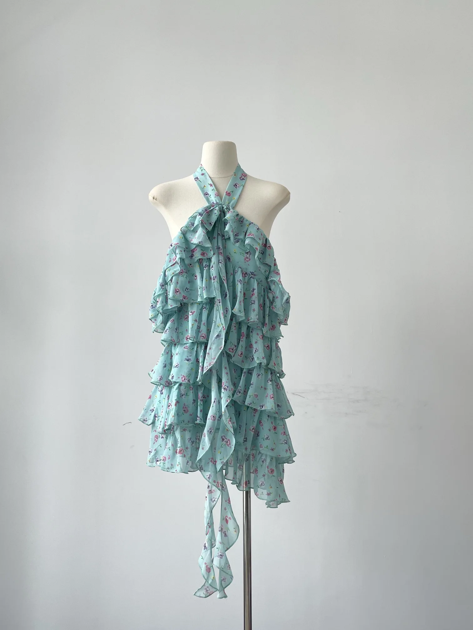 

New pre-fall neckline layered floral dress