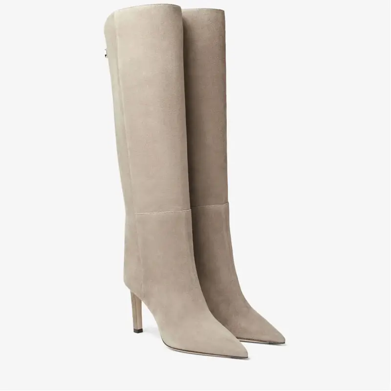 Женские сапоги до колена с острым носком и прямым рукавом