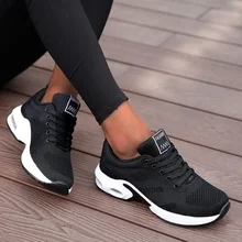 Chaussures de course respirantes et décontractées pour femmes, baskets de sport légères, à plateforme, pour la marche d'extérieur, de couleur noir
