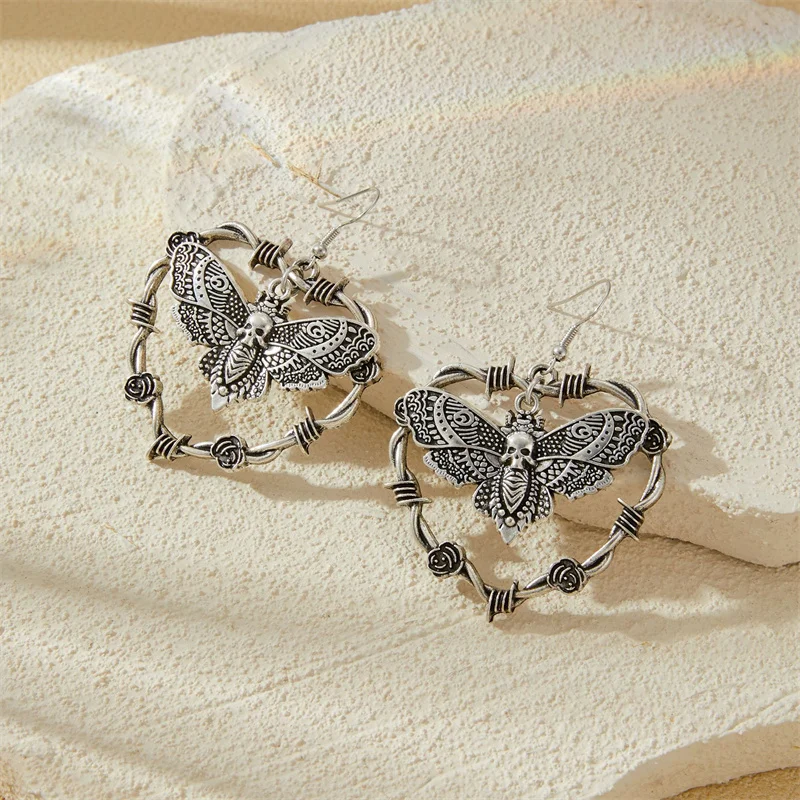 Gothic Rose kolczasty drut kolczyki w kształcie serca dla kobiet moda ćma biżuteria akcesoria prezent Vintage czarne serce spadek kolczyk z