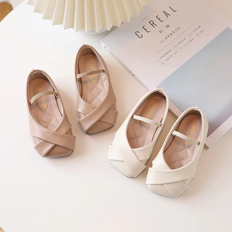 

Простая обувь 2023 Мягкая стильная кожаная обувь с эластичной подошвой для детей корейский стиль для девочек новая простая весна-осень Перекрывающийся квадратный носок