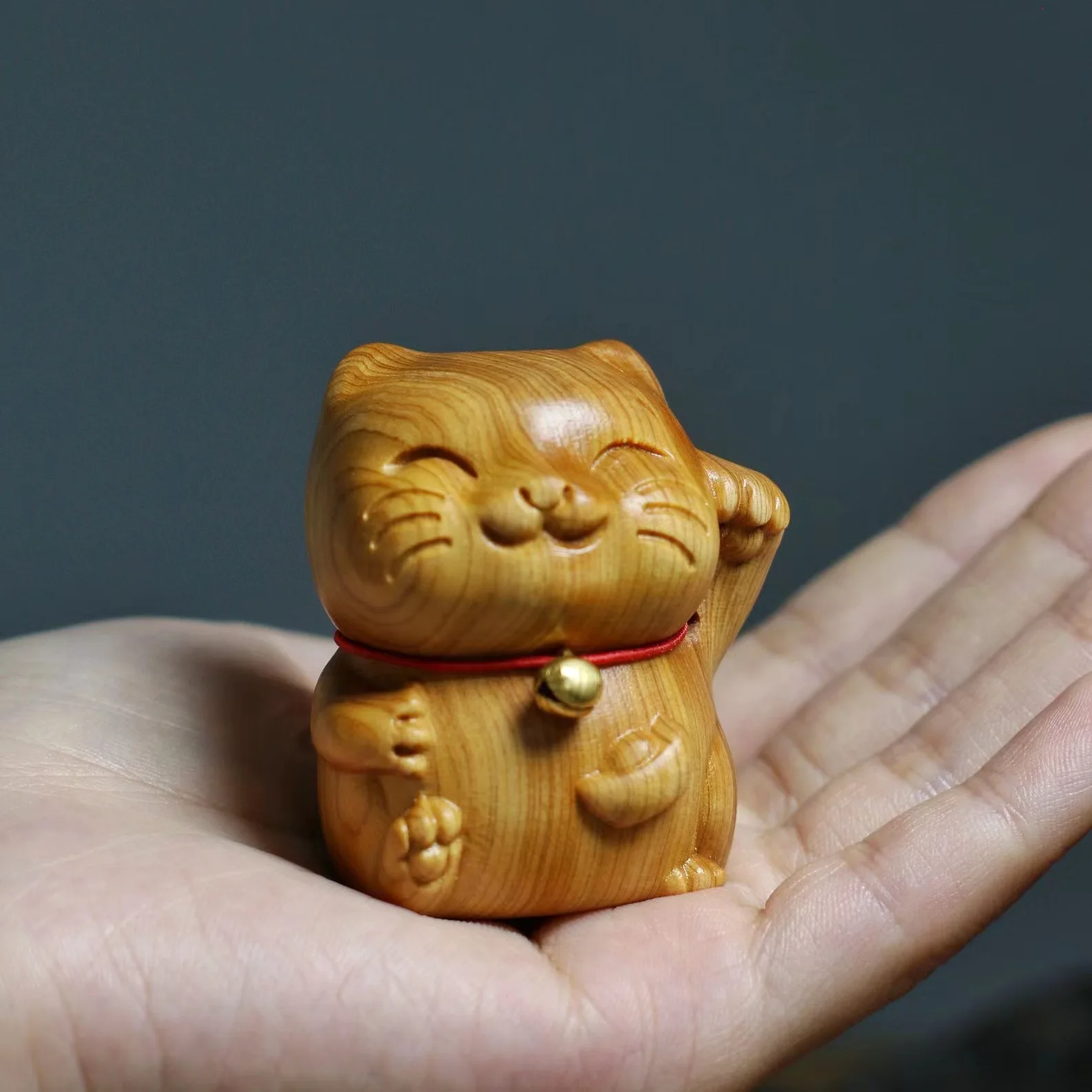 

Миниатюрная резьба по дереву, украшения Lucky Cat, офисный стол, аксессуары для интерьера, декор для дома, детские подарки, сувениры для мероприятий