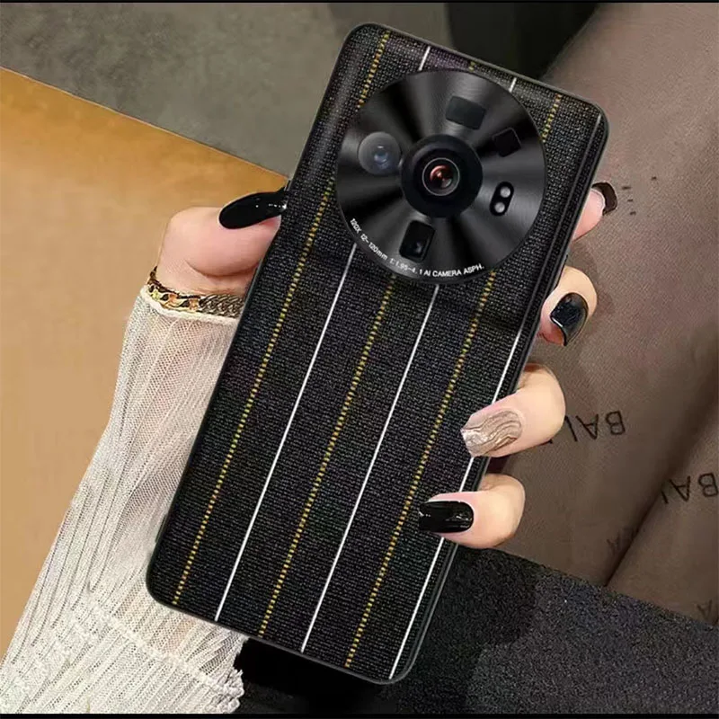 

Fitted with the Mi 12Ultra Vertical stripe protective case Parsimony leather full cover anti-fall case