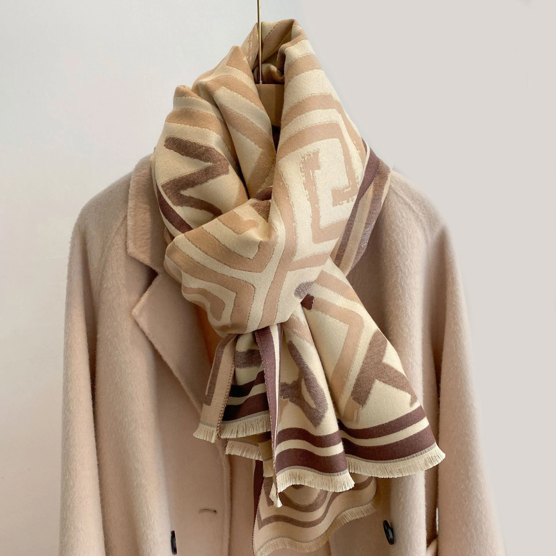 

Женский шарф большого размера 65*185 см, зимняя теплая одежда, женская модная жаккардовая шаль с геометрическим рисунком и надписью, шаль из ис...