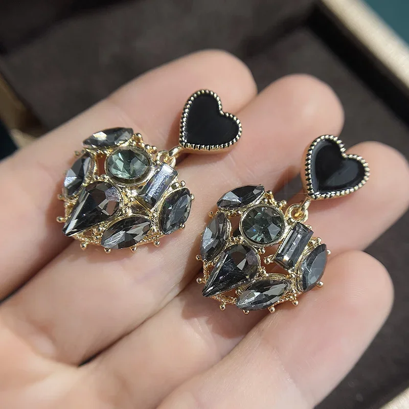 

2023 New Fashion Women's Heart Shaped Drop Earrings with Black Crystal Cubic Zirconia, Zinc Alloy Dangle Earrings for Party