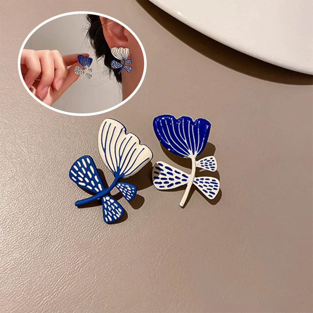 

1Pair French Blue Acrylic Flower Plant Ear Clip Funny Asymmetrical Smooth Line Textured Stud Earrings For Women Accessories Gift