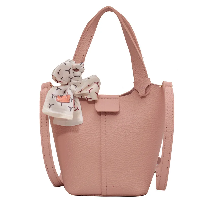 

Популярная Маленькая женская сумка в сеточку в этом году, новая красная модная весенне-летняя текстурная универсальная нишевая сумка на од...