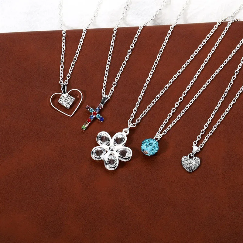 

Classical Heart Alloy customized pendants Necklace for women Fashion Sweater Chain Harajuku Style Clavicle Chain Elegant Jewelry