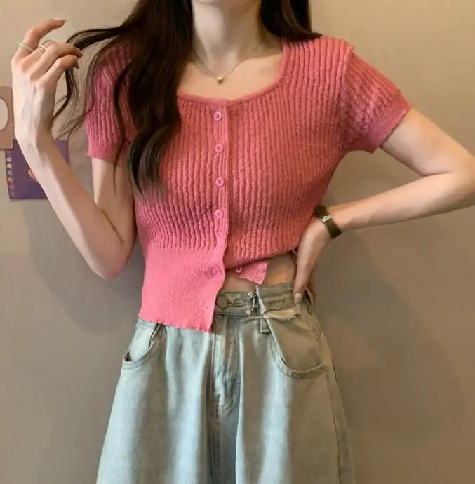 

Square neck slim knit short sleeved top