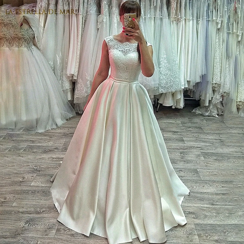 

White Ivory Sleeveless Wedding Dresses Boho Plus Size Satin Lace Beach GownElegant vestido de noivaNew Arrivalbengalas boda