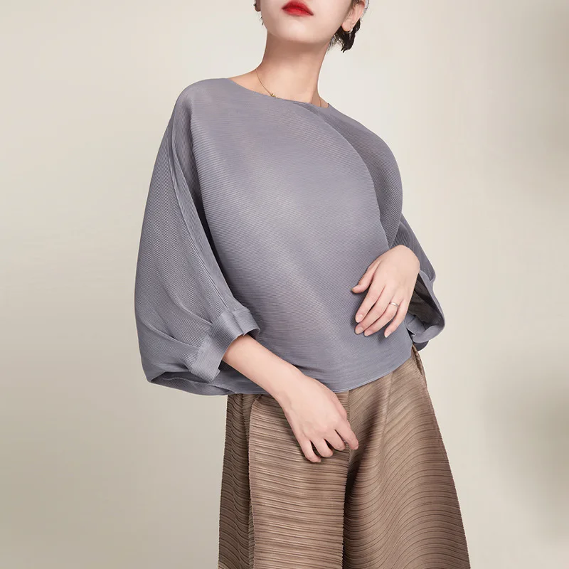 

Autumn clothes Miyake pleated unique top round neck loose casual large size bat shirt three-quarter sleeve pullover T-shirt