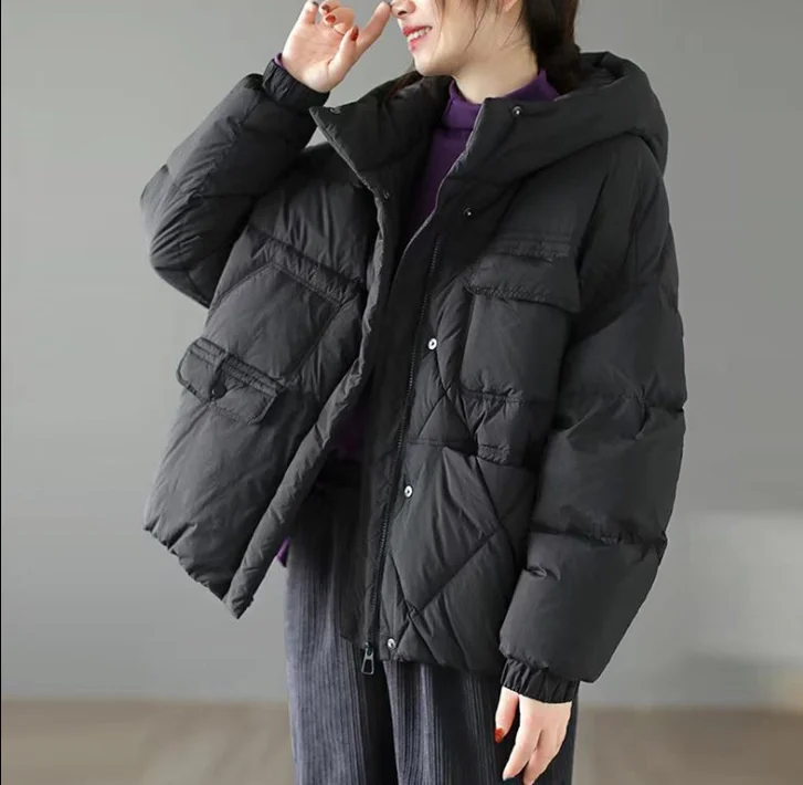

Короткий пуховик для женщин, новинка 2023, зимняя женская одежда, Корейская версия, модная теплая куртка на белом утином пуху с капюшоном