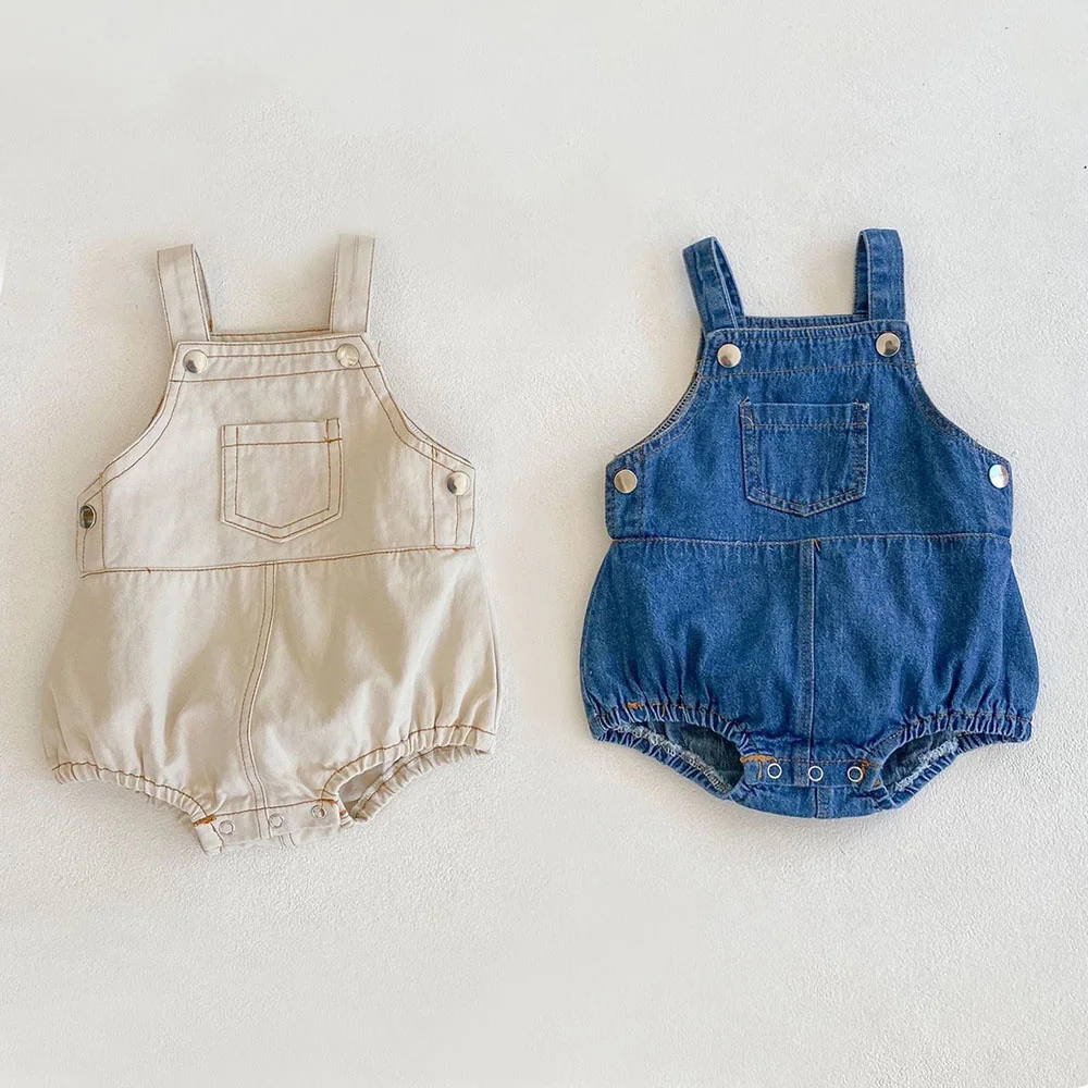 

Детский джинсовый комбинезон без рукавов, на пуговицах и с карманами
