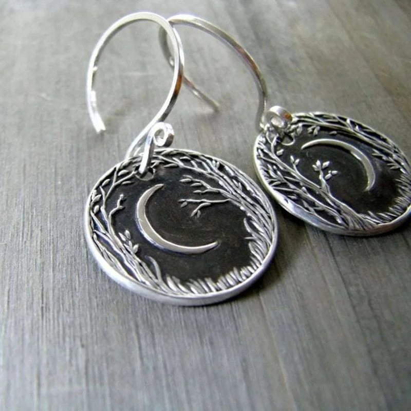 

New Retro geometric three-dimensional branch creative crescent Earrings