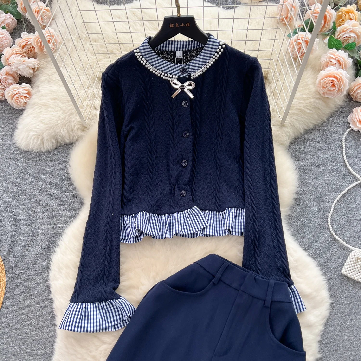 Женский трикотажный костюм из свитера и прямой юбки комплект двух предметов в