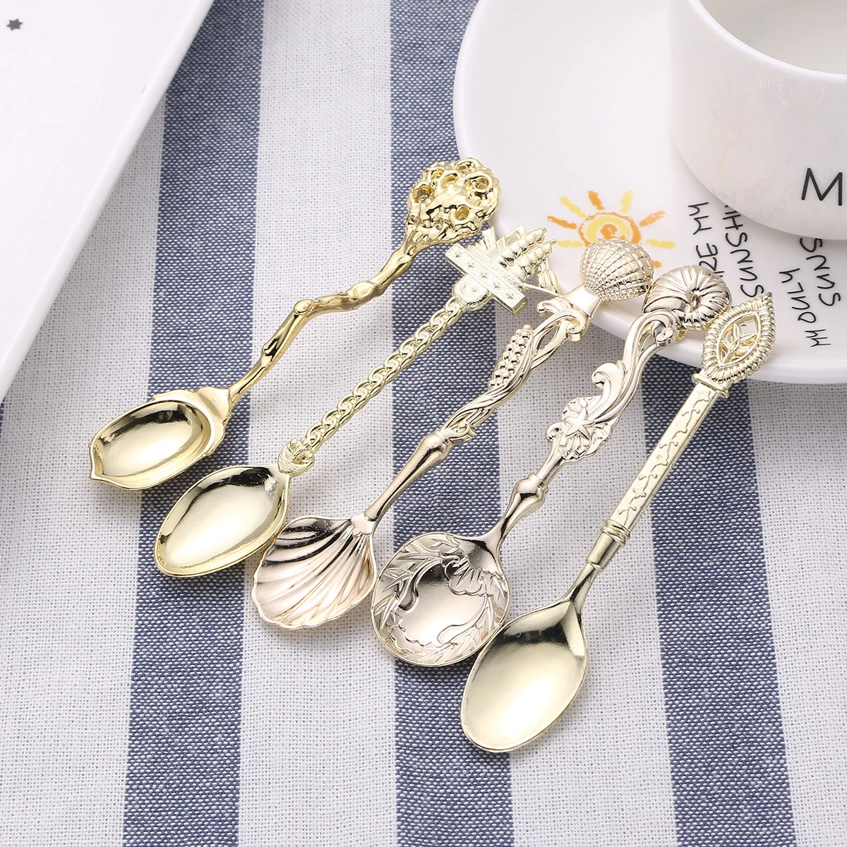 

5PCS Stainless Steel Spoons Retro Coffee Dessert Soup Spoons Tabeware for Party