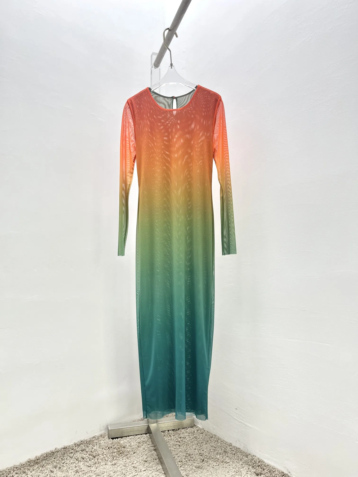 

Gradient color printed double-layer mesh dress travel date is a very good choice