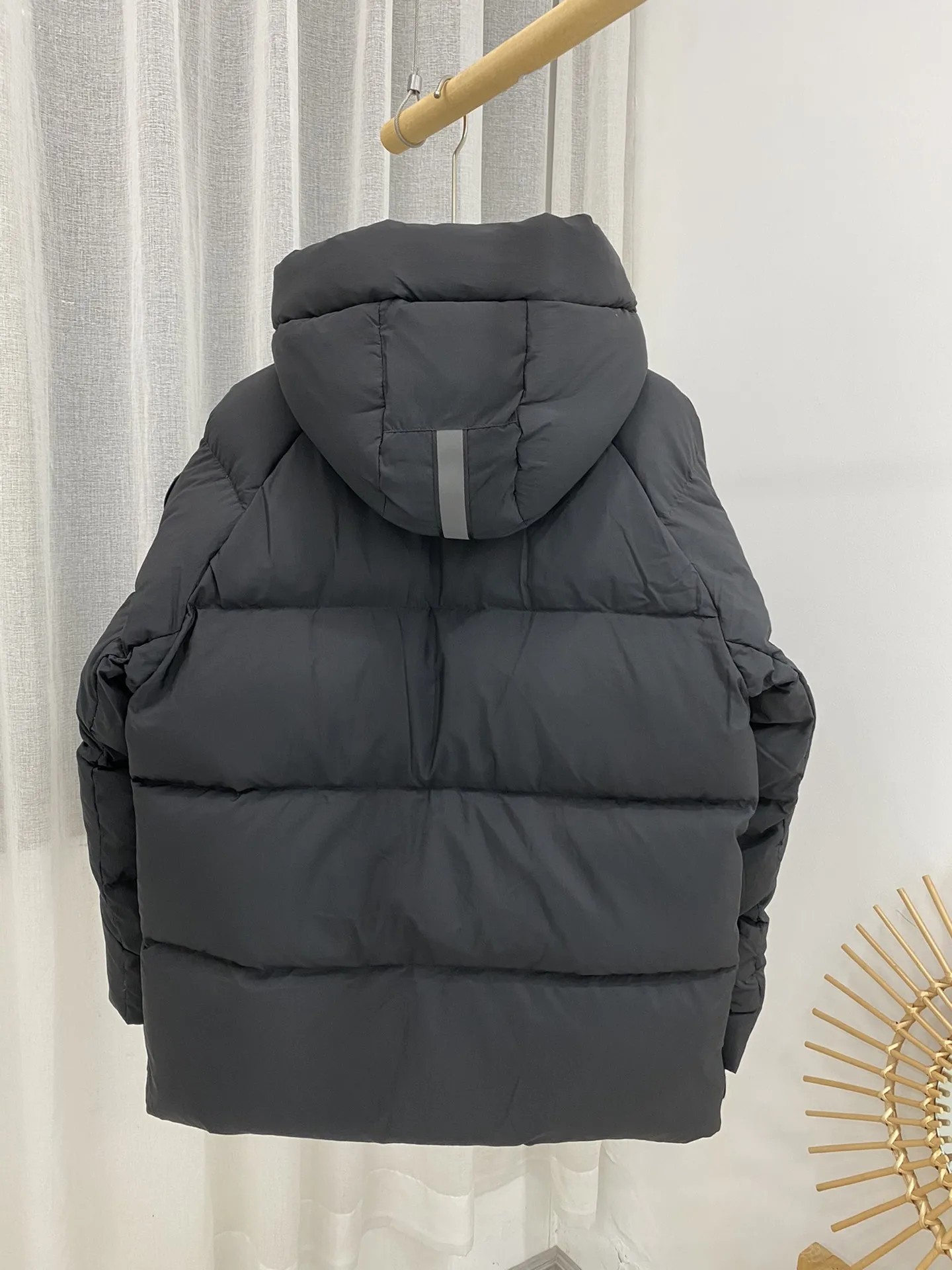 New Canada Women's Hooded Short Down Jacket 2022 Winter Men's Loose Casual Thick Warm Goose Down Coat