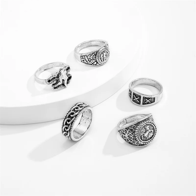 

Coconal 4Pcs/set Gothic Style Punk Vintage Pattern Rings Jewelry for Men Hip Hop Punk Flame Metal Simple Sliver Color Men Ring
