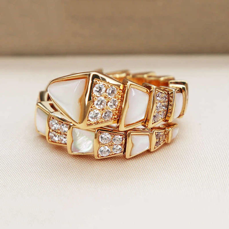 Женское кольцо из розового золота 585 пробы, с инкрустацией кристаллами