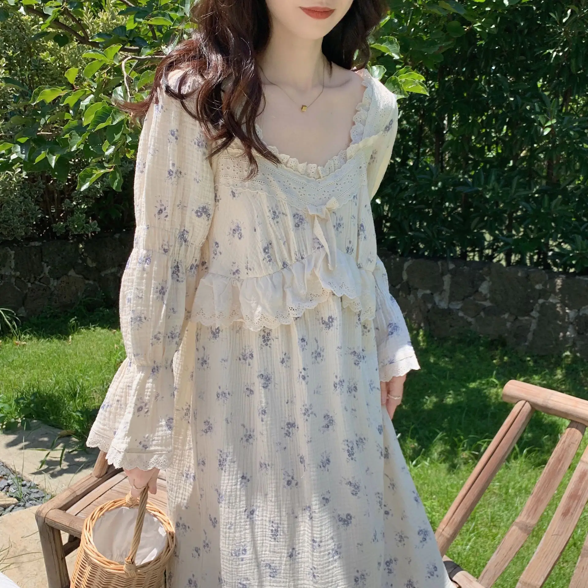 

French Palace Style Women's Pajamas Printed Lace Round Neck Retro Long Sleeve Ruffle Nightgown for Women Sleepwear Pijama Nighty