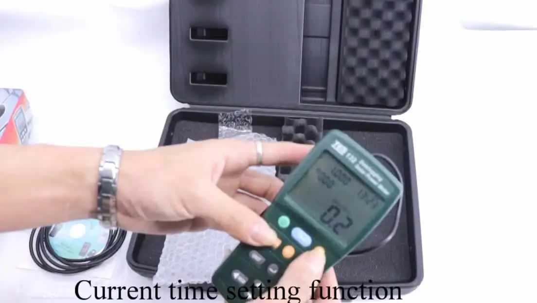 

TES-132 Handheld Solar Power Meter Spectral Response 400 ~ 1000nm Sampling Rate 1 times / sec TES132