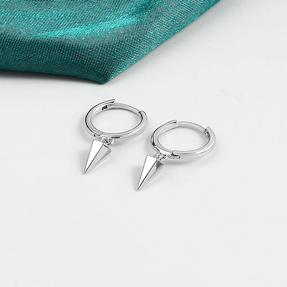 

Женские серьги-гвоздики из серебра 925 пробы с заклепками