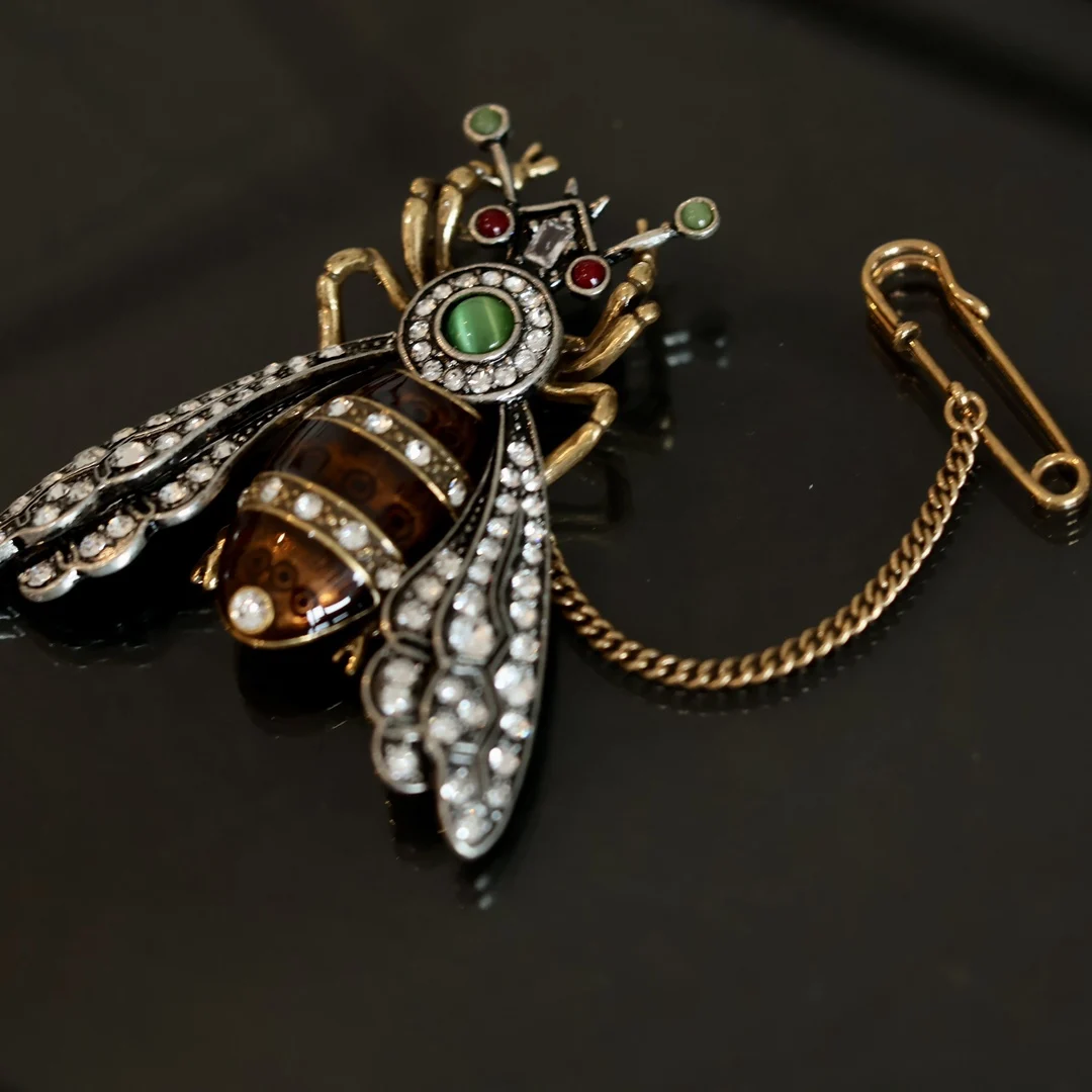 

New retro fashion personalized bee niche design brooch