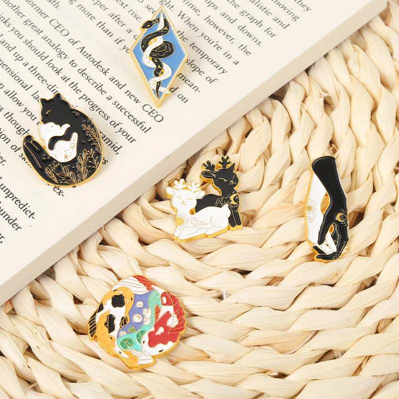 

Starry Hugging Animals Enamel Pins Custom Sun Moon Cat Deer Dragon Snake Koi Hands Brooches Lapel Badge Black White Jewelry Gift