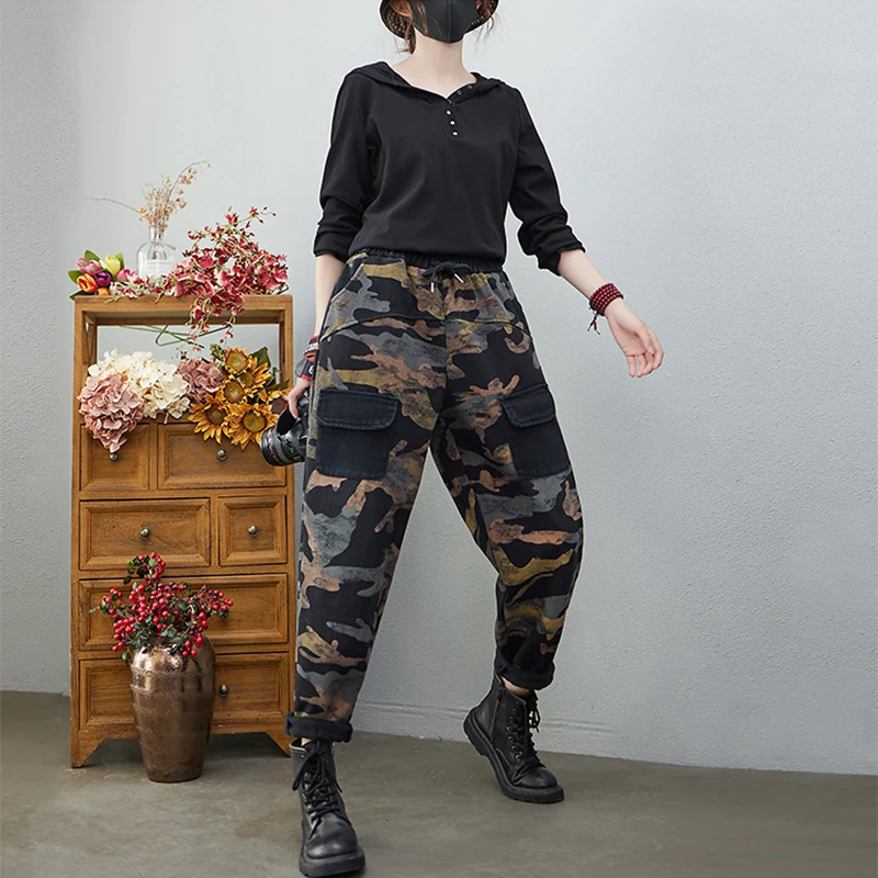 New Arrival 2022 Spring Arts Style Women Elastic Waist Camouflage Print Loose Jeans Double Pocket Cotton Denim Harem Pants V921 |