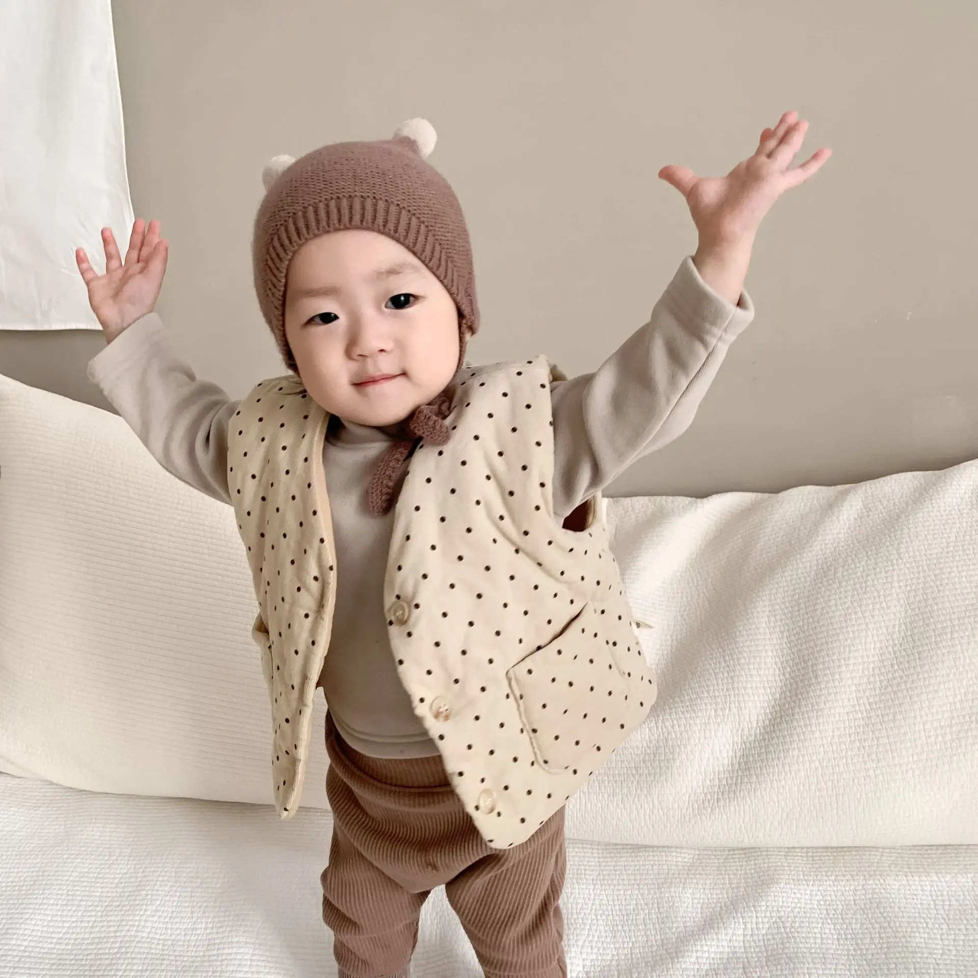 

2023 Winter New Baby Sleeveless Warm Vest Fashion Dot Print Vest Jacket Infant Plus Velvet Thick Windproof Vest Boy Girls Coat