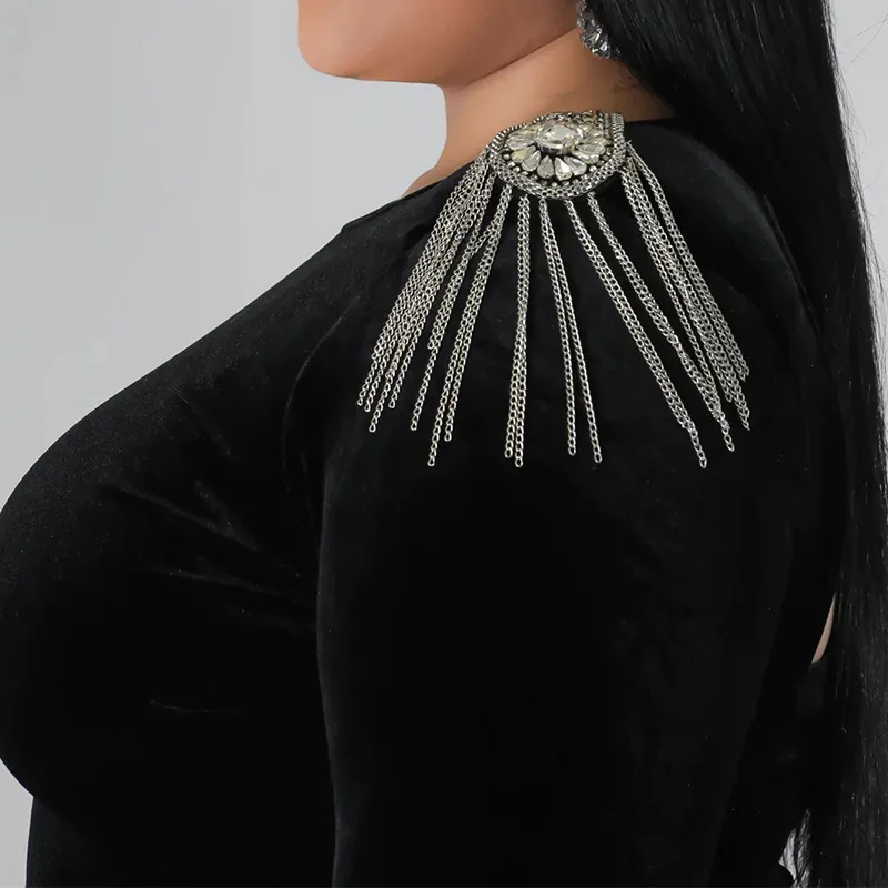 Рисунок 6 - Женское платье с разрезом сзади