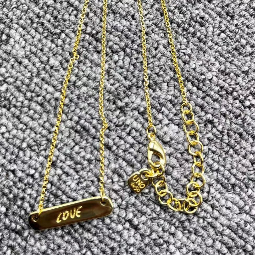 

2022 New UNOde50 Fashion Electroplated 14K 925 Silver Love Nameplate Pendant Delicate Light Necklace Jewelry Jewelry Gift