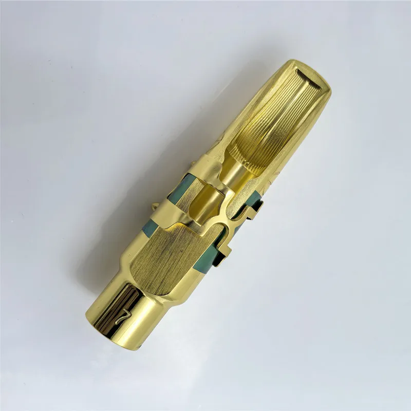 Металлический мундштук для саксофона