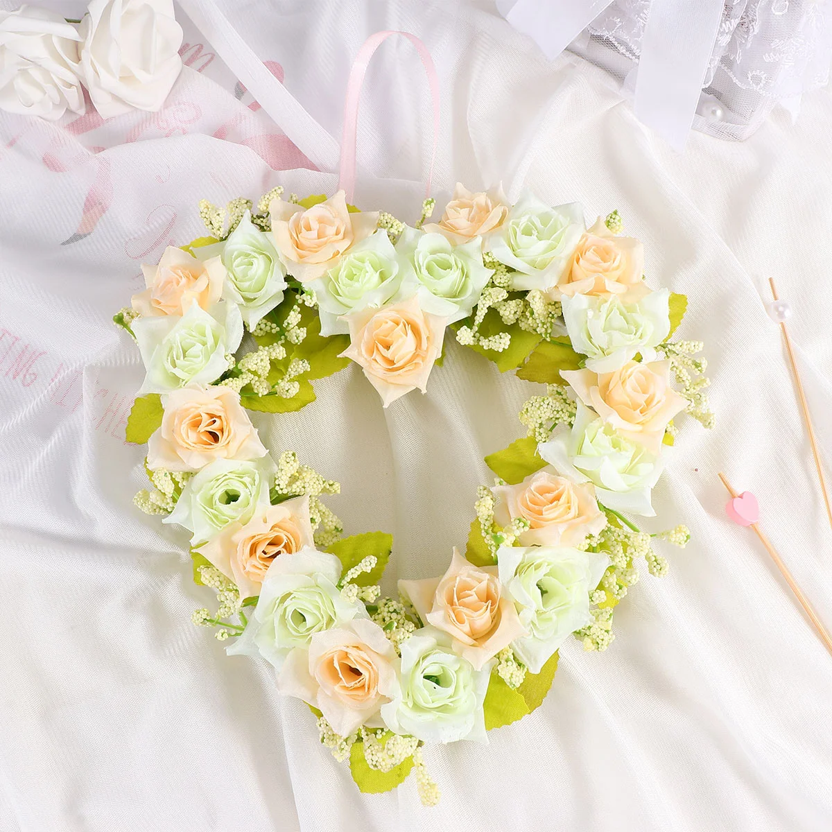 

Artificial Garland Wall Heart Shaped Wreath Floral Flowers Ornament Wall Hanging Garland Valentine Day Flower Wreath for Home