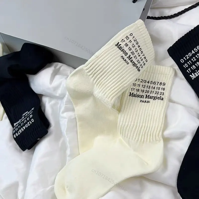 

Maison Margiela Socks Men Women Fashion 22SS MM6 Women's Silicone Hot Stamping Letters Mid-tube Men's Skateboard Casual Sports