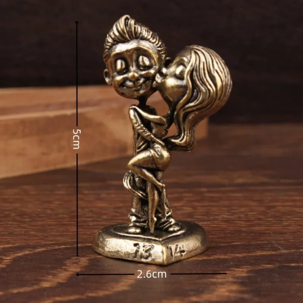 

Латунная статуя танцующей пары