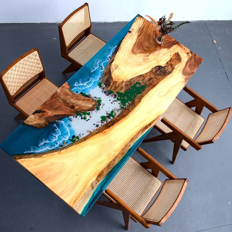 Деревянный круглый стол