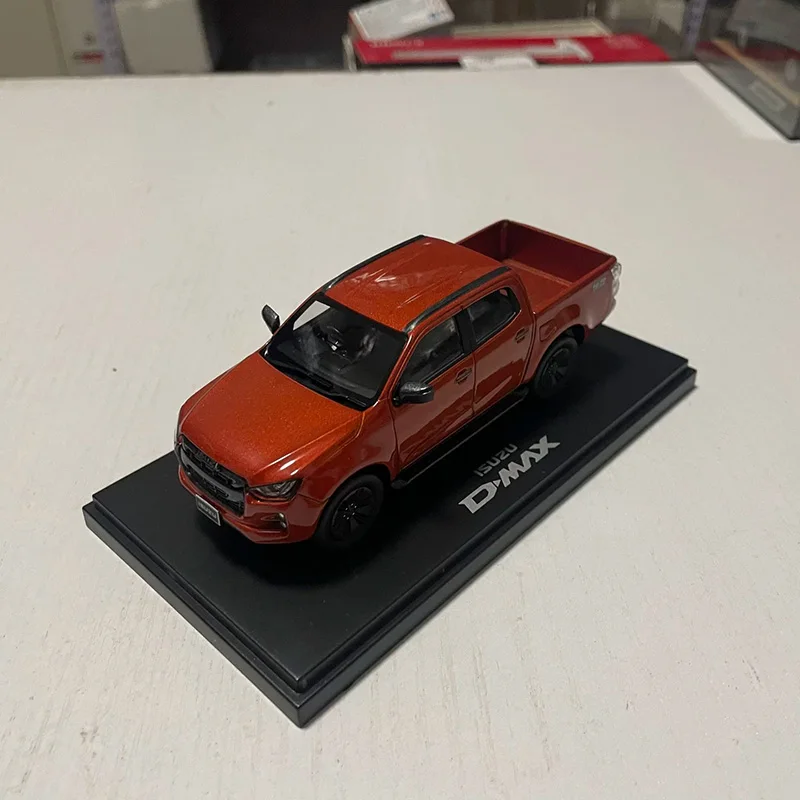 Фото Масштабная модель автомобиля ISUZU D-MAX DL40 2021 из сплава, коллекционная, 1:43 №2