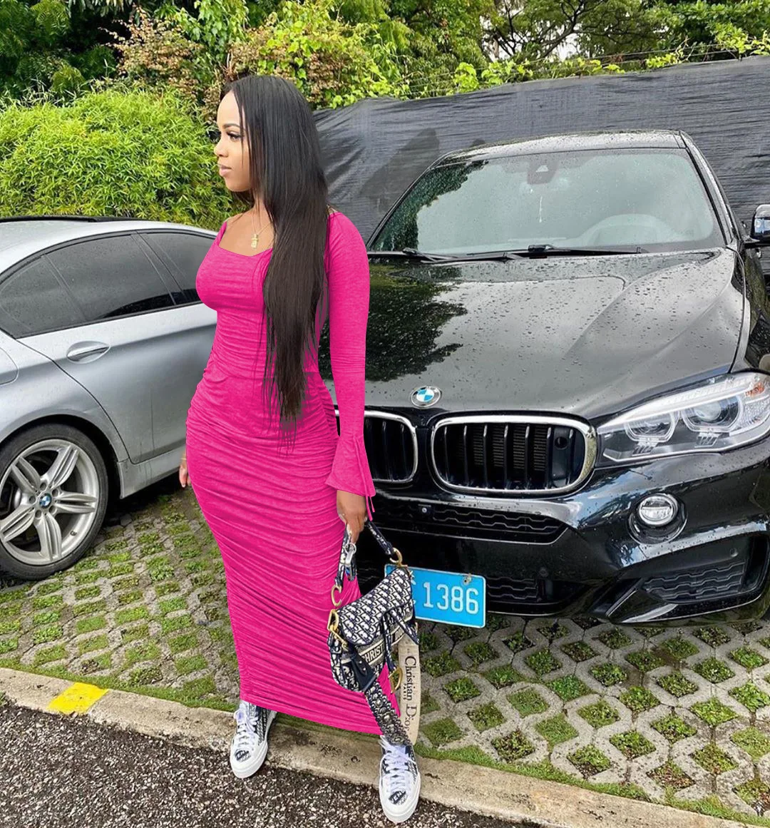 

Женское облегающее платье-карандаш с открытыми плечами, длинным рукавом и рюшами