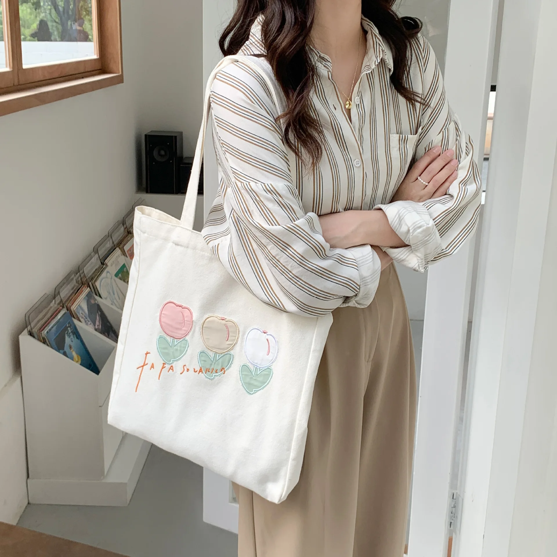 

Literary Tulip Embroidery Canvas Tote Bag Women New 2022 Large Capacity Shoulder Bag Ladies Handbags Shopper Bag Women Bolso Sac