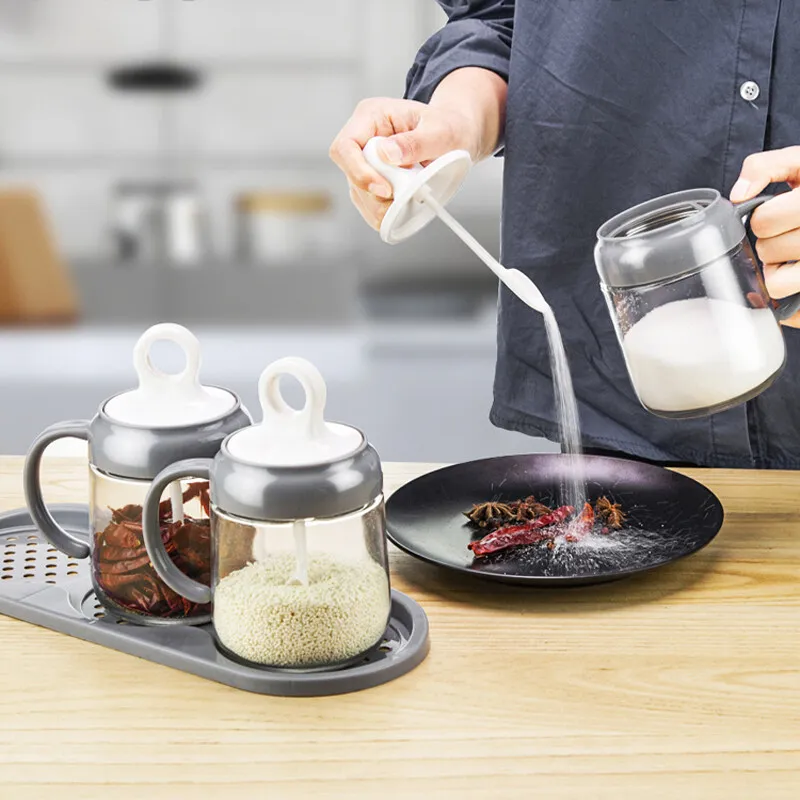 

Seasoning Jar Seasoning Bottle Salt Condiment Airtight Jar Spice ContainerWith Spoon550ml
