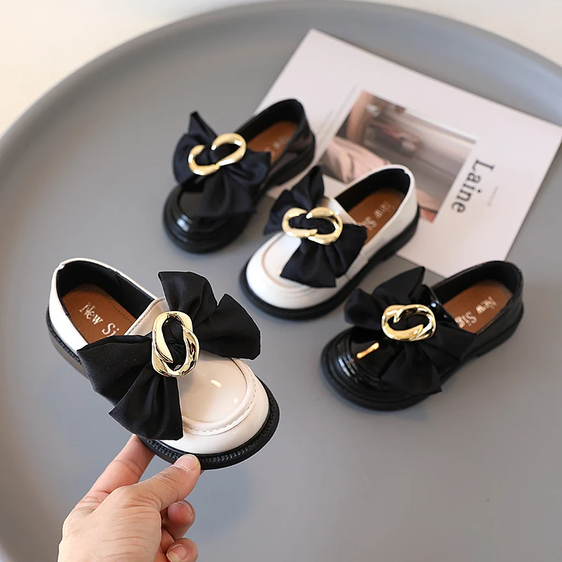 

Girls Loafers Shoes 2022 New Fashion Elegant British Kids Children Metal Chain Butterfly Knot Pu Leather Flat Princess Shoe Baby